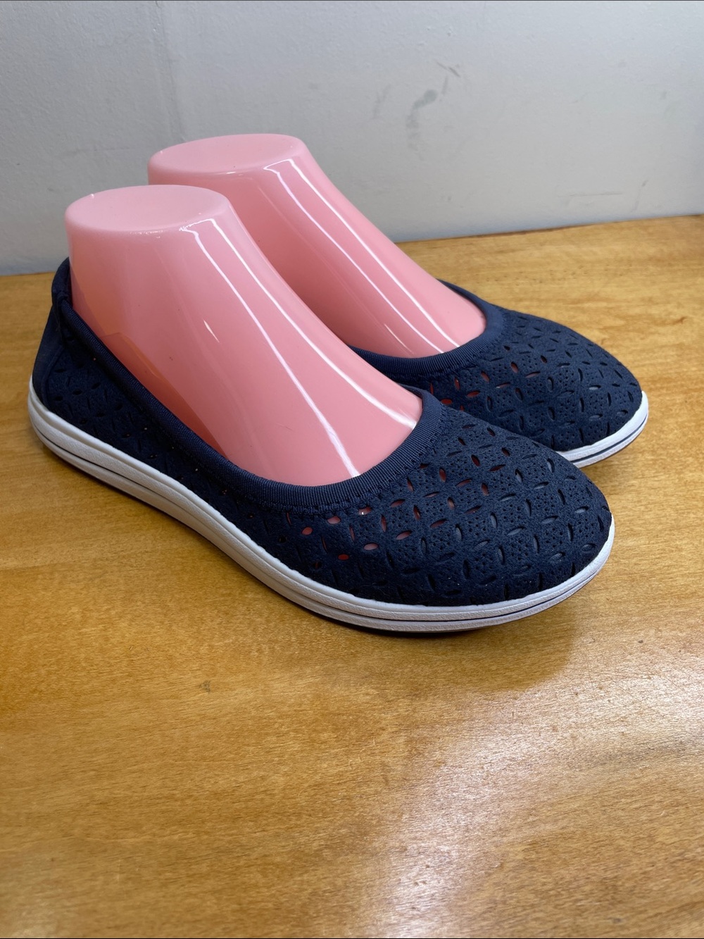 Cloudsteppers by Clarks Navy Laser-Cut Ballet Flats with White Trim. Size 8.5